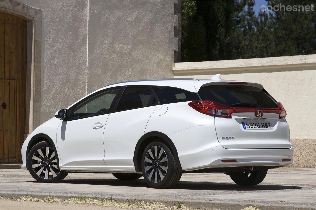 Honda ha conseguido que el Civic Tourer mantenga la acusada personalidad (incluso más si cabe) de la versión de 5 puertas.