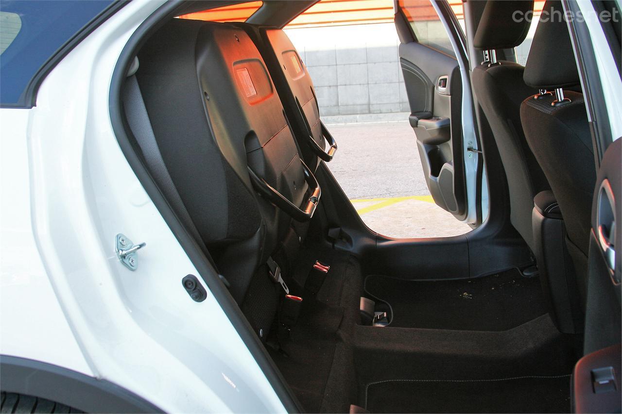 Así quedan los Magic Seats del Civic Tourer cuando plegamos la banqueta trasera contra el respaldo. Ideal para trasladar objetos altos que no puedan colocarse horizontalmente.