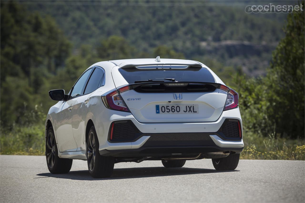 Pese a que tiene un motor de sólo 129 CV, el Honda es un coche de claro corte deportivo, muy enfocado a una conducción dinámica, con suspensión pilotada.