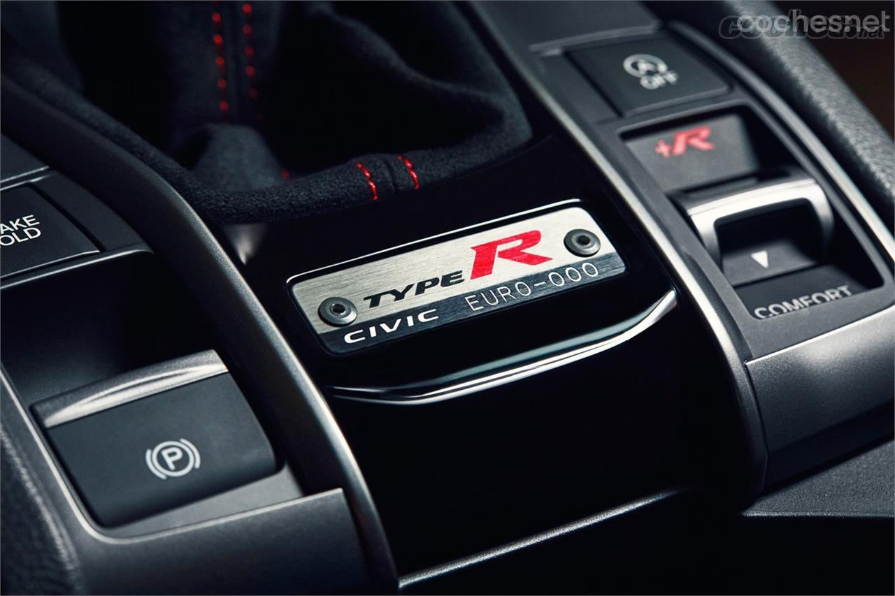 Esta placa recuerda que el Type R Limited Edition se ha fabricado en una serie limitada a 100 unidades. 