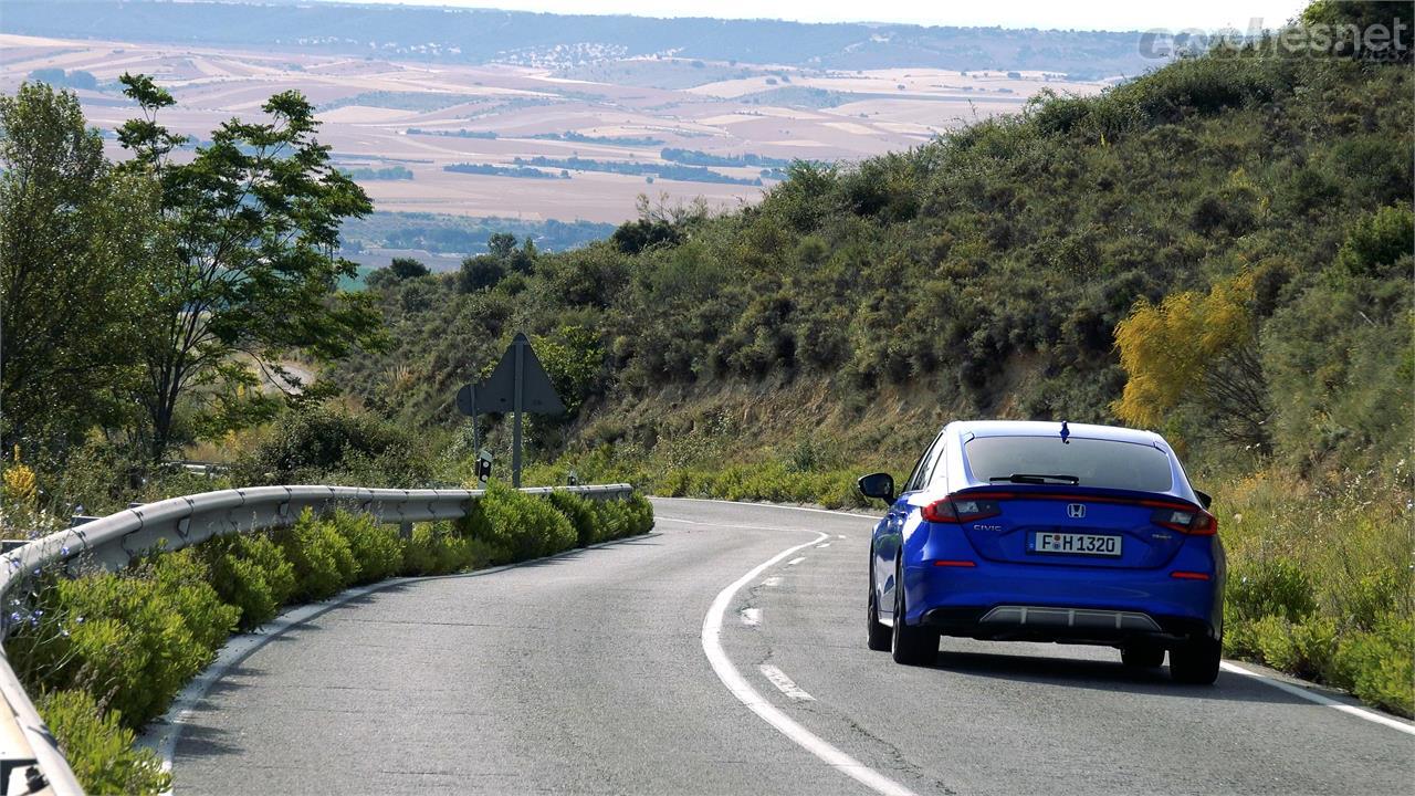 Los cambios en el Honda Civic 2022 son buenos desde el punto de vista de la eficiencia y la búsqueda de un diseño que guste a todo el mundo. Esto quizás defraude a los fans del anterior Civic. 