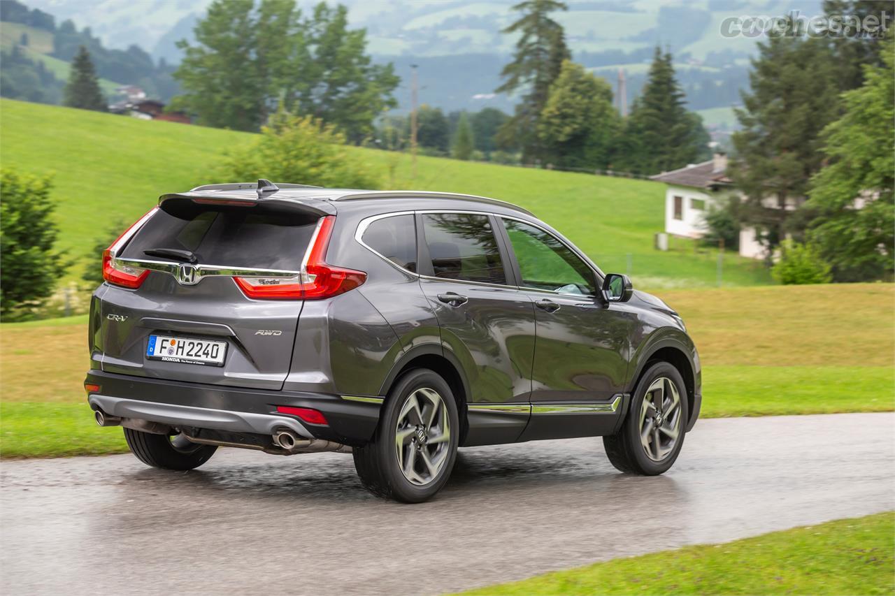 Este CR-V es un coche de clara vocación familiar que ofrece un elevado confort con un comportamiento en carretera convincente.