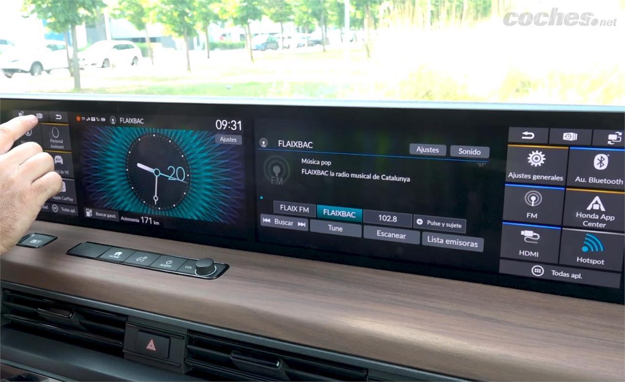En el Honda e hay hasta 5 pantallas digitales. la central de manejo digital y gráficos muy trabajados. 