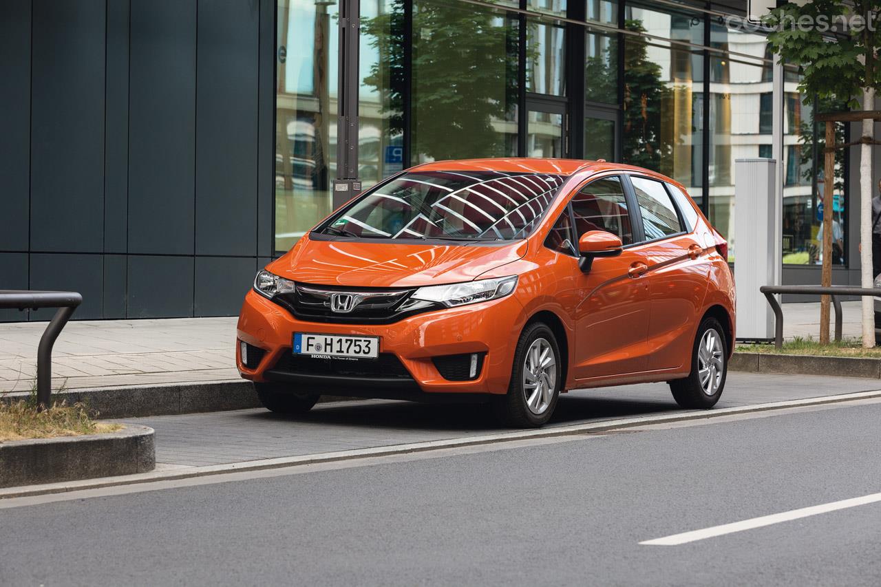 La tercera generación del Honda Jazz mantiene la imagen ya conocida de este modelo, pero con una estética más moderna y en cierto modo futurista. 