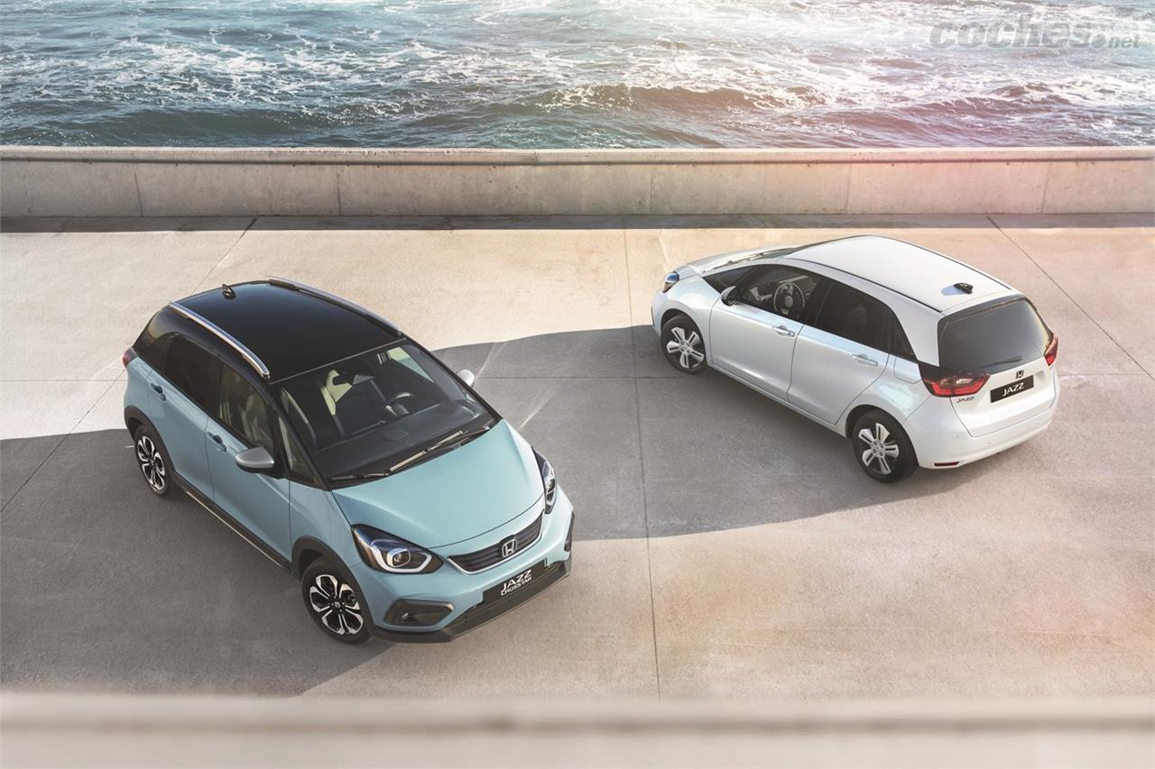 El Honda Jazz 2020 sólo se vende con motor híbrido, y en dos versiones diferentes: convencional y Crosstar, con un aspecto más de todocamino. 