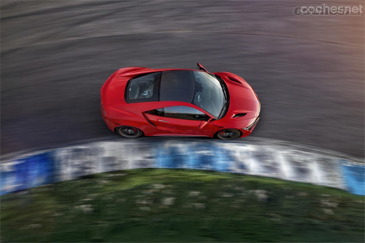 La velocidad de paso por curva del NSX es impresionante y lo es todavía más cuando te das cuenta de que, con este coche, se puede acelerar en las curvas antes que en otros modelos.