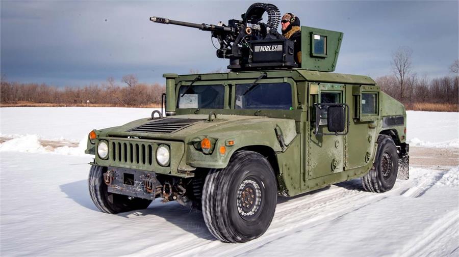 El vehículo militar HMMWV, High Mobility Multipurpose Wheeled Vehicle, o Humvee de AM General sigue sirviendo en los ejércitos de medio mundo.