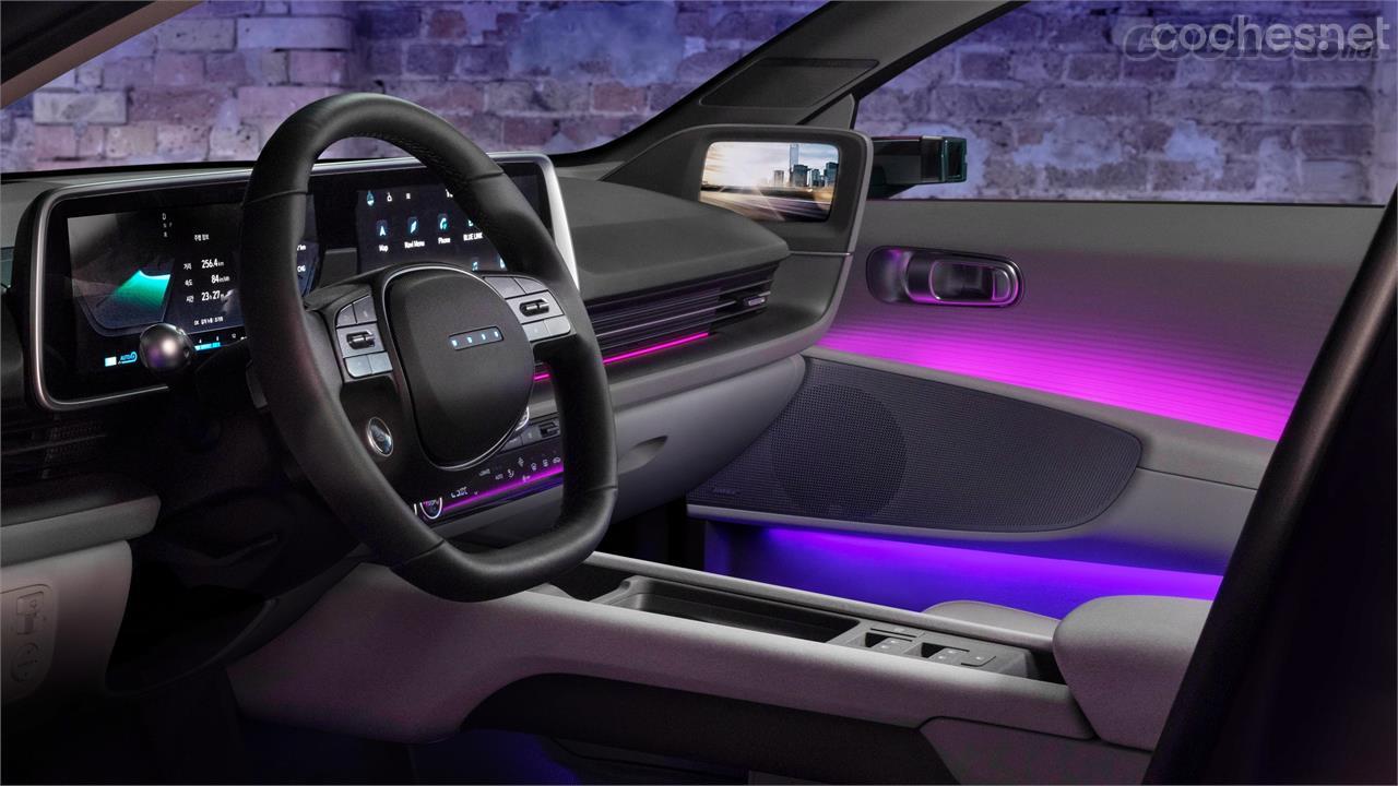 HYUNDAI Bayon - En el interior se nota su relación con el Ioniq 5, con el que comparte muchos elementos. Las principales diferencias con la gran consola central y las pantallas de los retrovisores.