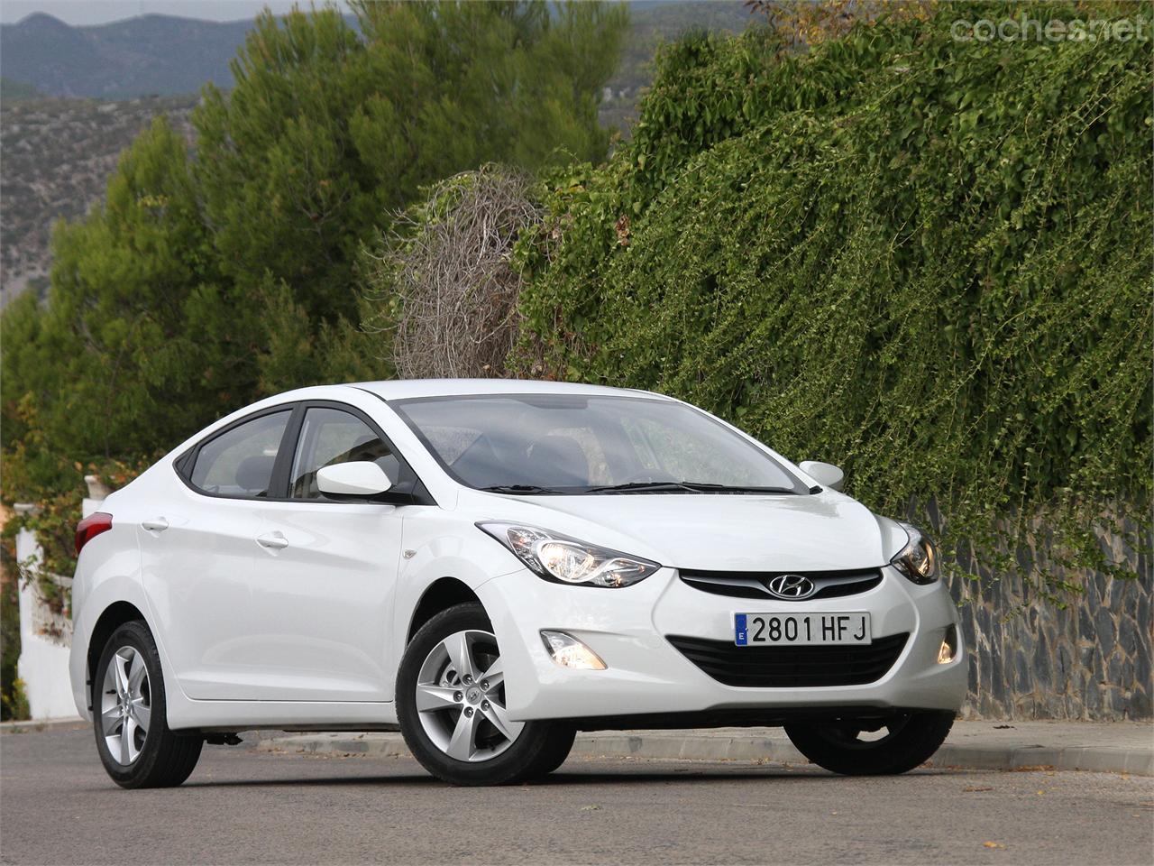 Hyundai Elantra 1.6 MPI: Diseño y espacio