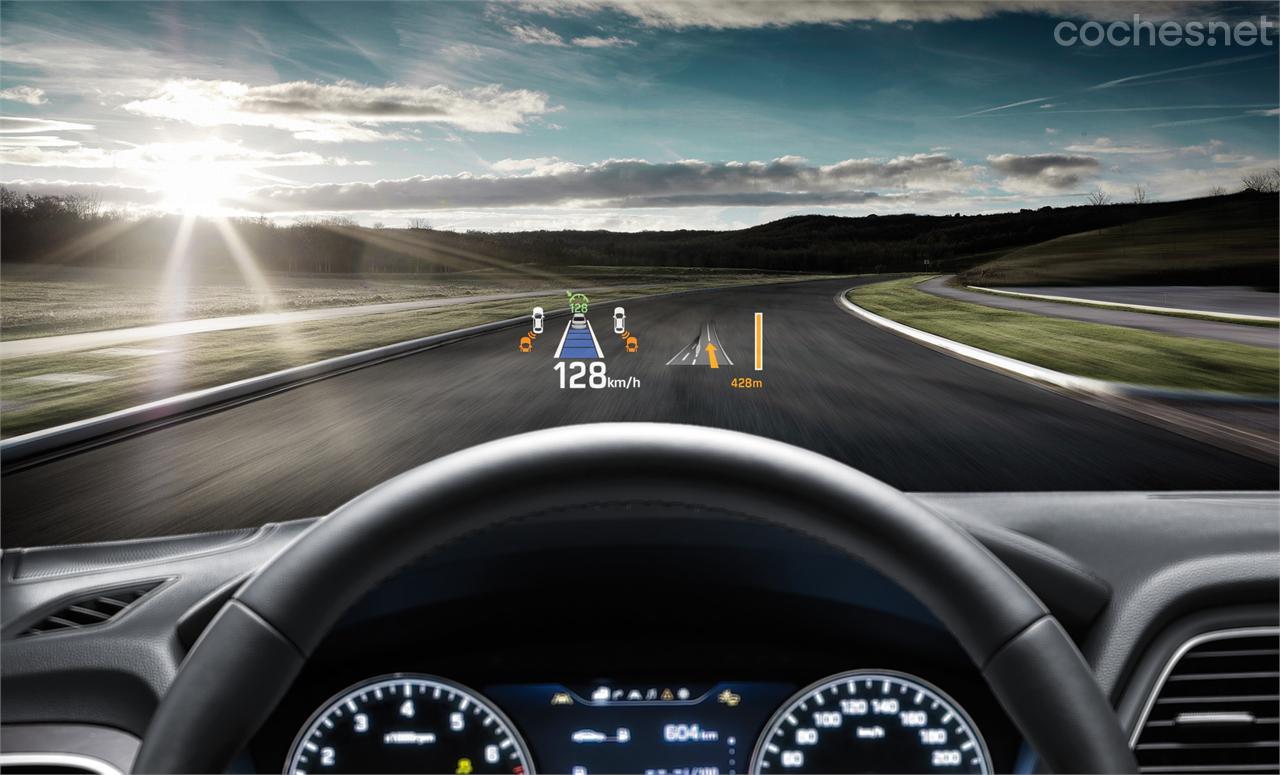 Incorpora de serie el Head Up Display, entre muchos otros sistemas.