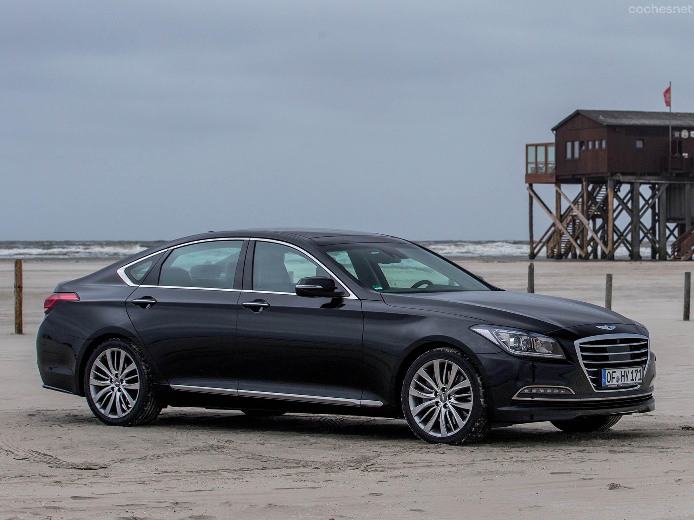 Hyundai comercializa desde el 2008 una berlina bautizada Genesis en Estados Unidos. También hay un Coupe y una versión del cuatro puertas en Europa.