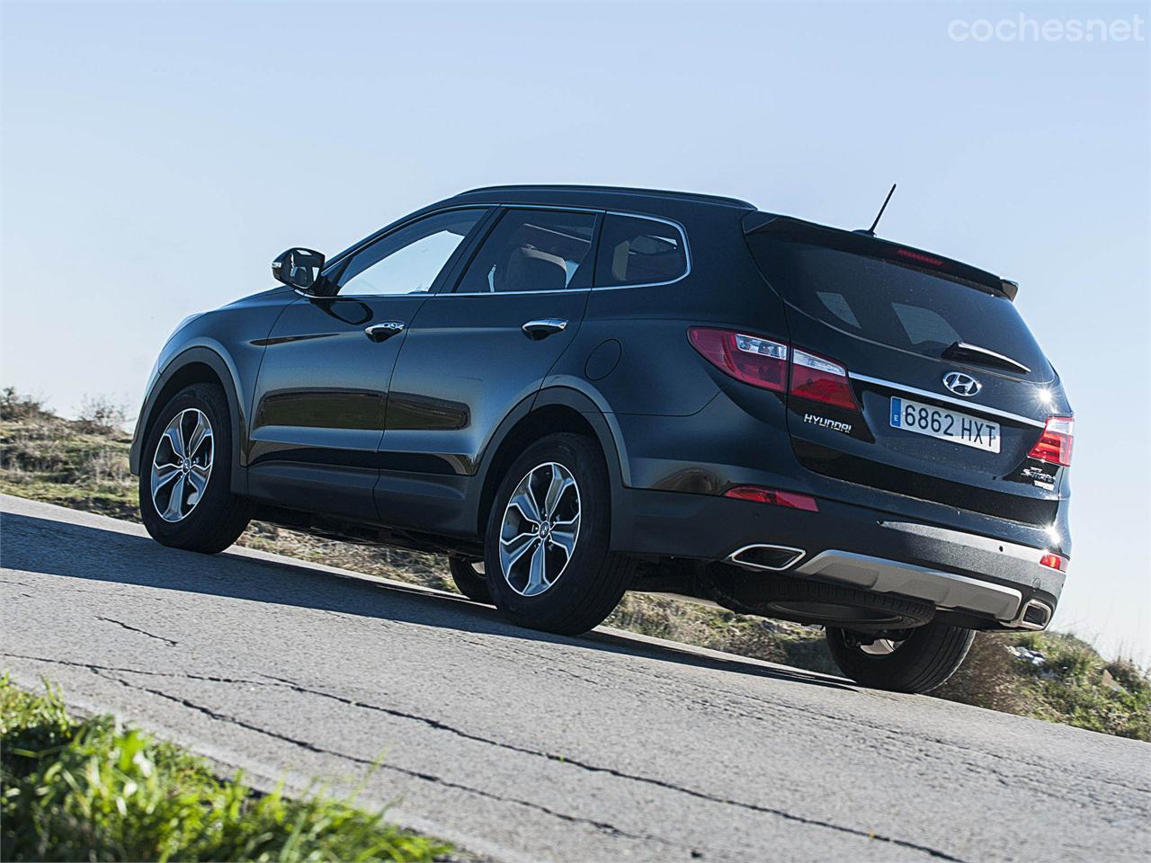 El Hyundai Grand Santa Fe es una de las apuestas más ambiciosas de la firma coreana. Esta versión diésel ofrece una  excelente calidad de acabados y materiales. 