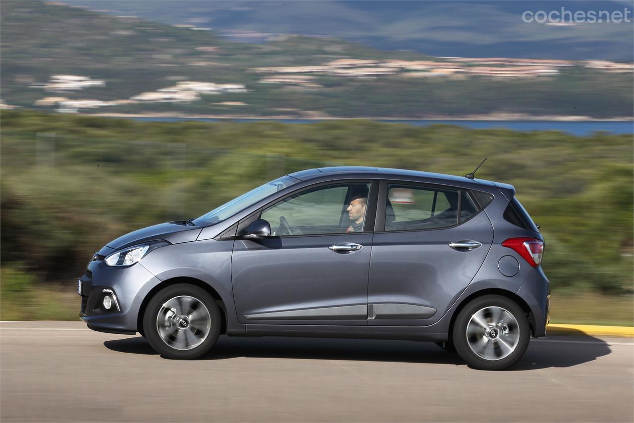 El nuevo Hyundai i10 crece en todos los sentidos respecto al anterior, y se convierte en uno de los utilitarios del segmento A más grandes. 