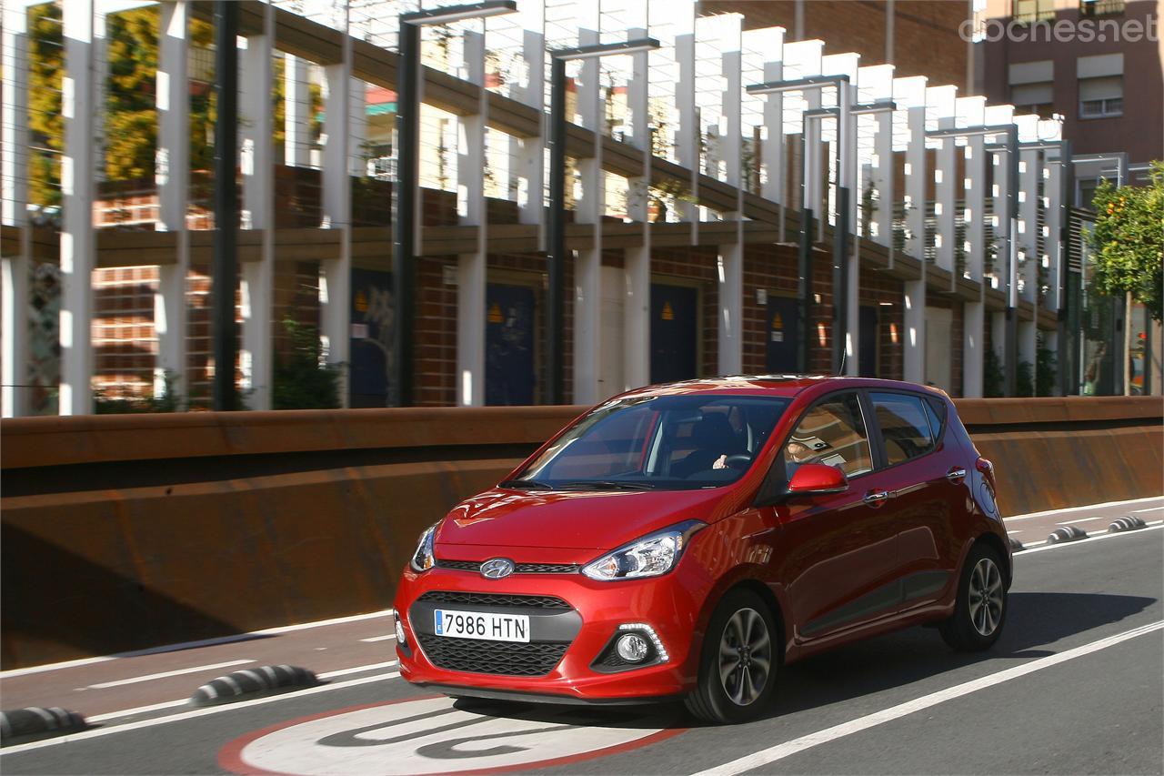 La ciudad es el hábitat natural de un coche que, no obstante, se desenvuelve aceptablemente en carretera.