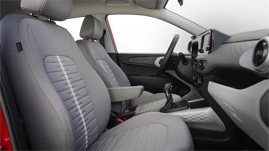 El nuevo benjamín de la gama de Hyundai incluye un elevado equipamiento en seguridad de serie.
