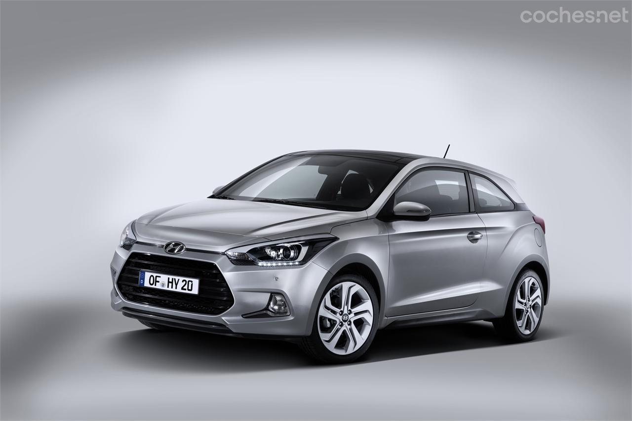 El Hyundai i20 Coupé luce una estética más deportiva que la de su hermano de cinco puertas, y se dirige a un público más joven. 