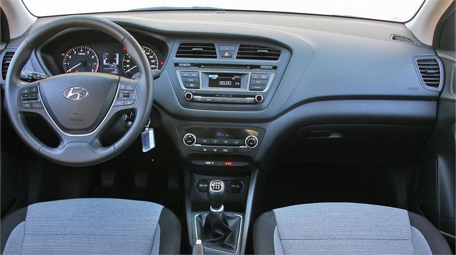 El interior del Hyundai i20 se supera en calidad percibida y ofrece una excelente sensación de espacio. 