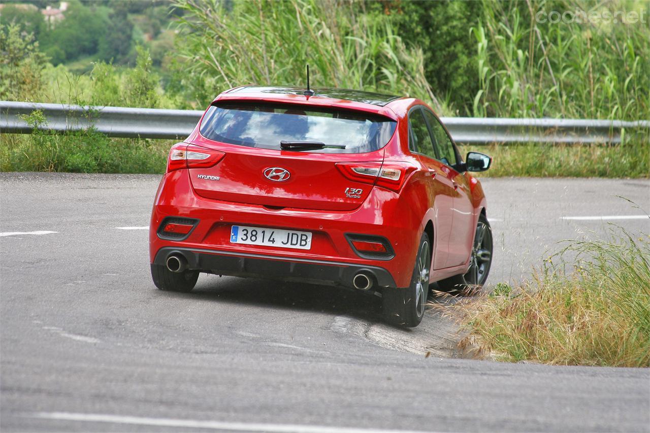 Una dirección precisa y un chasis equilibrado permiten sacar partido a la elasticidad del motor. El i30 Turbo, no obstante, ni es un deportivo extremo ni lo pretende.