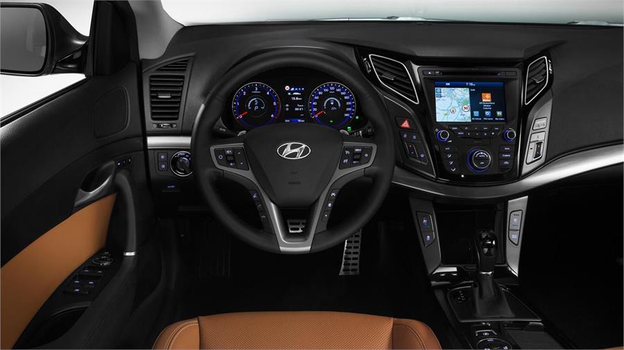 No hay cambios en el diseño pero sí, según Hyundai, en la calidad de materiales. Habrá que esperar a tocar el coche para comprobarlo