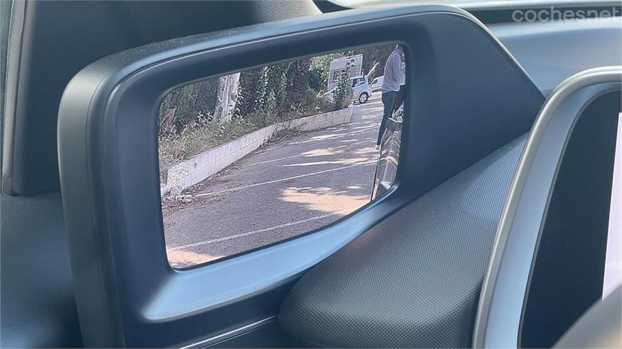 Entre el pletórico equipamiento del Hyundai Ioniq 6 destacan los espejos por cámara, bien situados y con buena resolución.