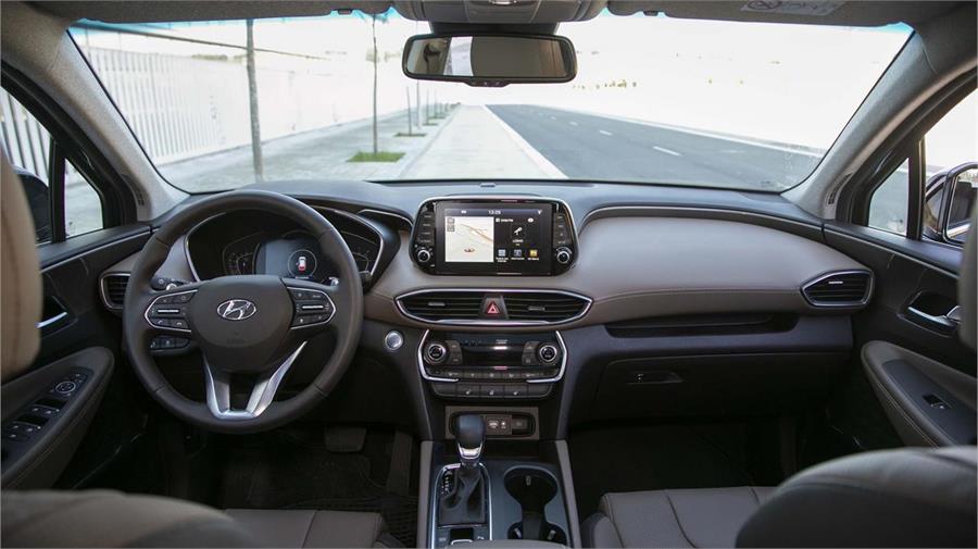 La calidad del Hyundai está a la altura de lo que esperas encontrar en un vehículo de una marca Premium.