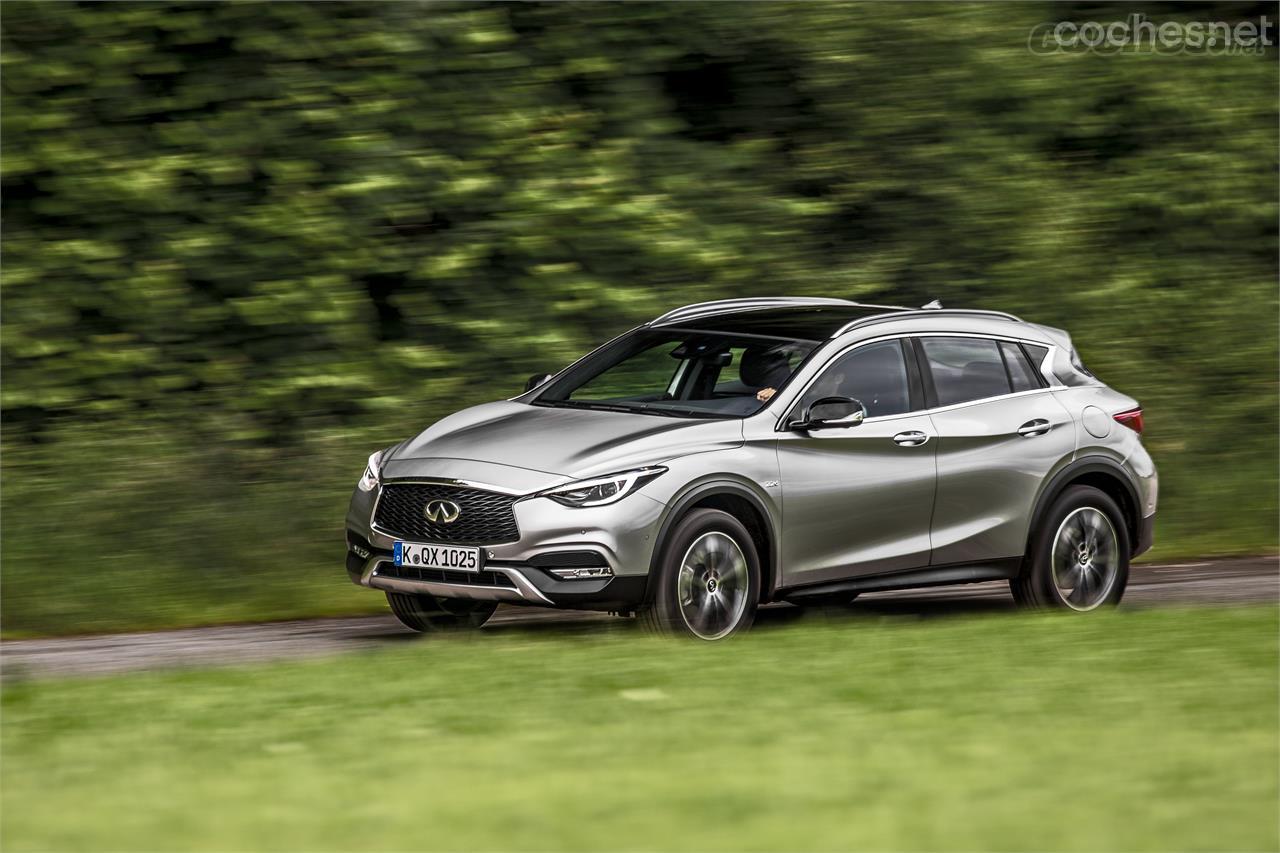 Las formas musculosas del nuevo Infiniti QX30 resultan atractivas en la foto y en directo. Sus detalles SUV le dan más empaque que el que presenta su hermano Q30.