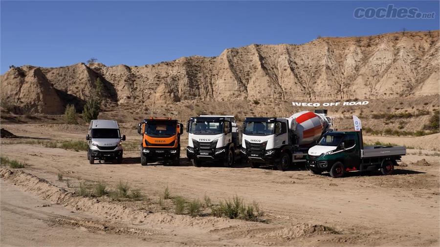 La gama de furgones y camiones ligeros y pesados de Iveco es amplia, y todos tienen unas ciertas aptitudes para circular fuera del asfalto. 
