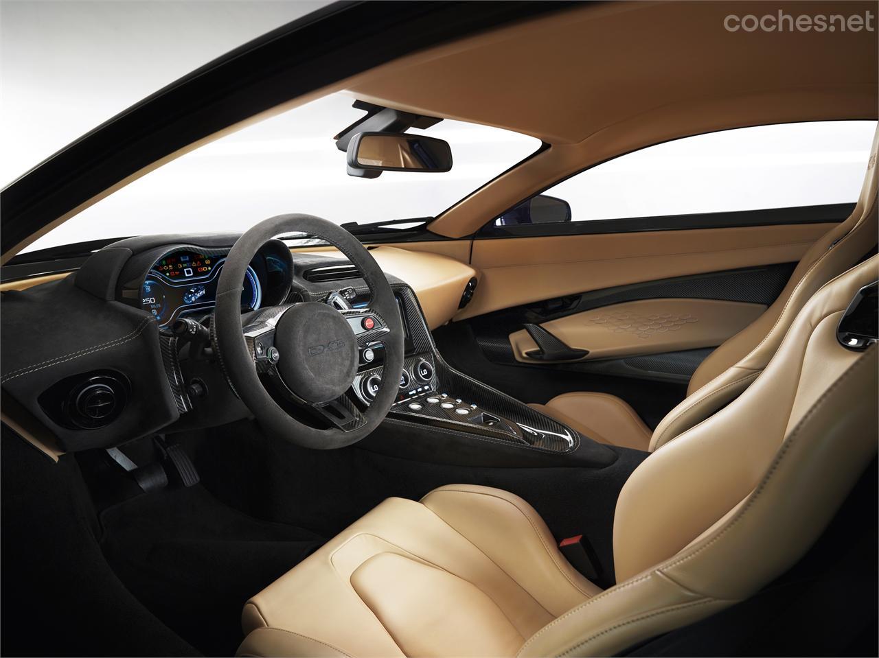 Aunque es un concept, el interior tiene este aspecto tan realista, nada que ver con el primer concept C-X75 presentado por Jaguar hace casi tres años. 