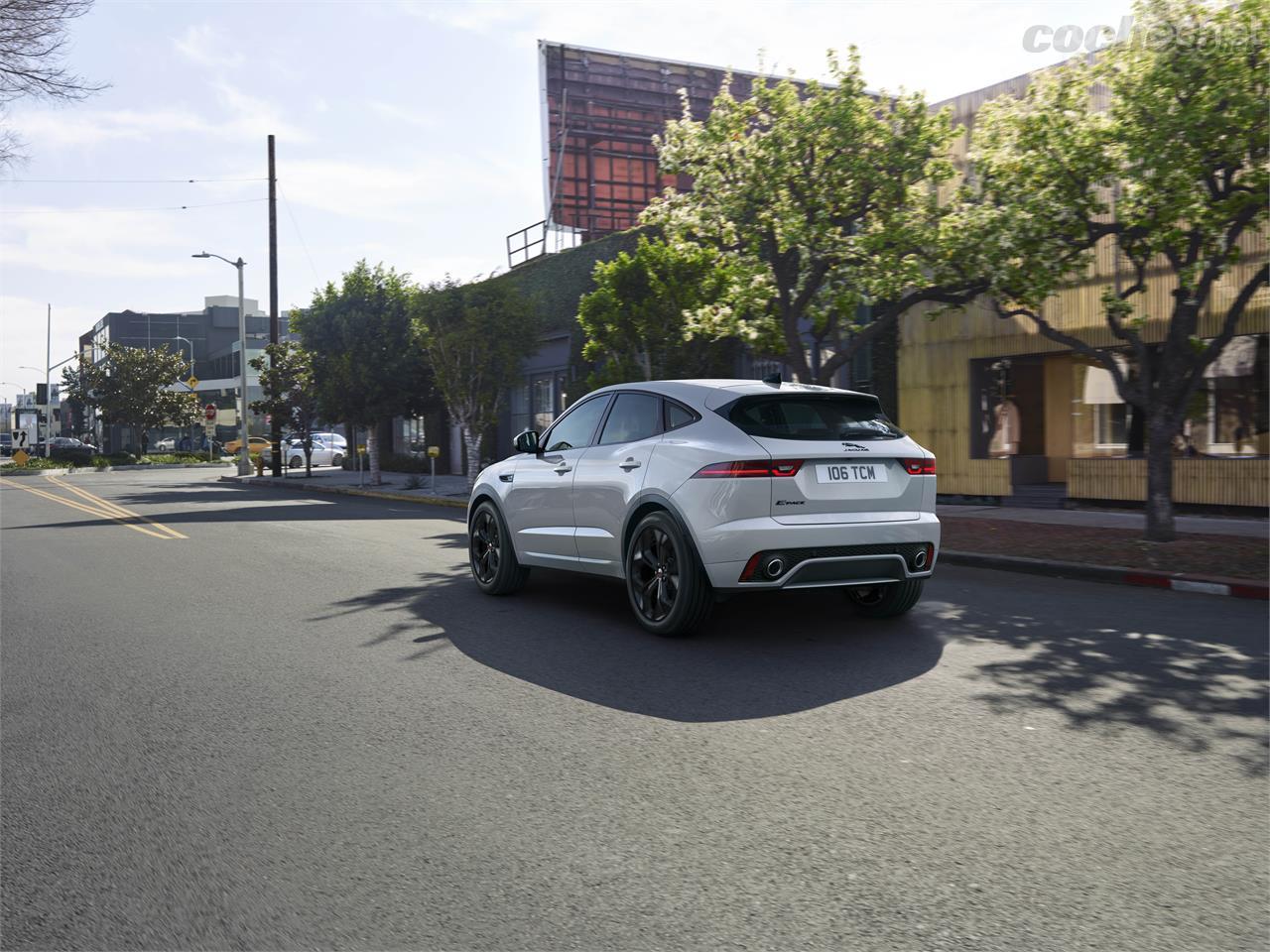 En su versión PHEV, el Jaguar e-Pace 2021 ofrece buena potencia y consumo contenido. El confort también es excelente, aunque peca de unas suspensiones muy blandas. 