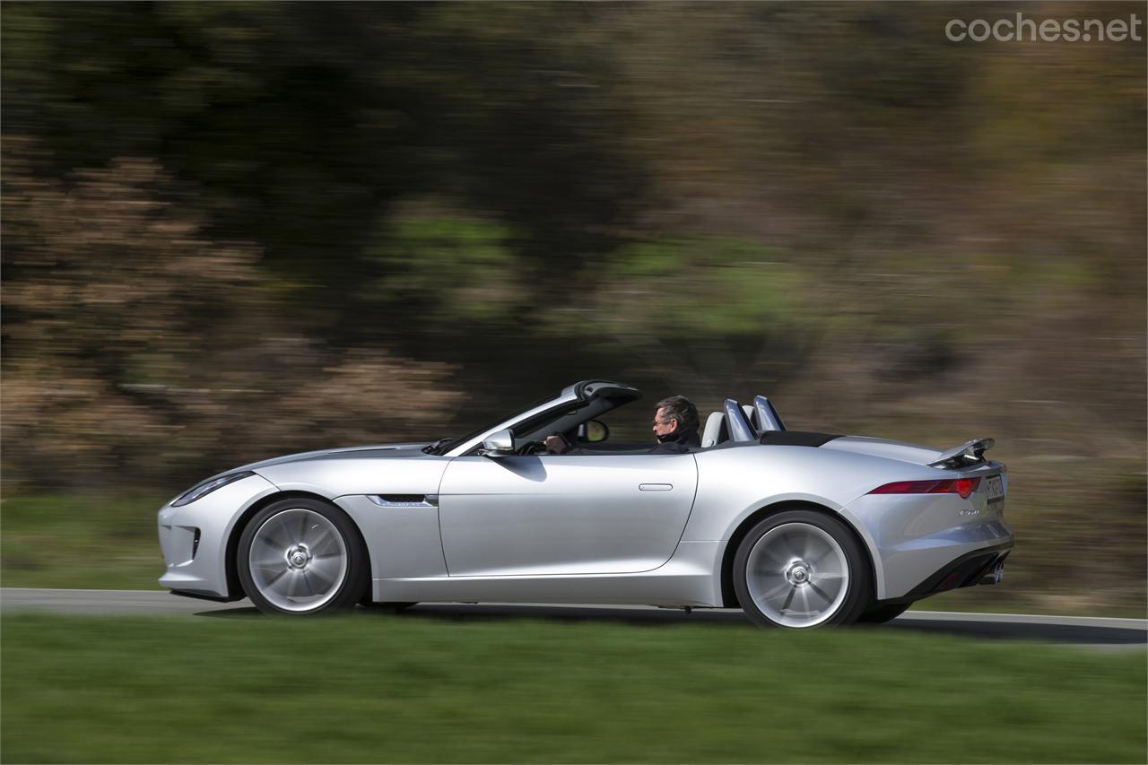 El F-Type es un deportivo de formas simples, nada recargadas, un objetivo del equipo de diseño de la marca británica. 