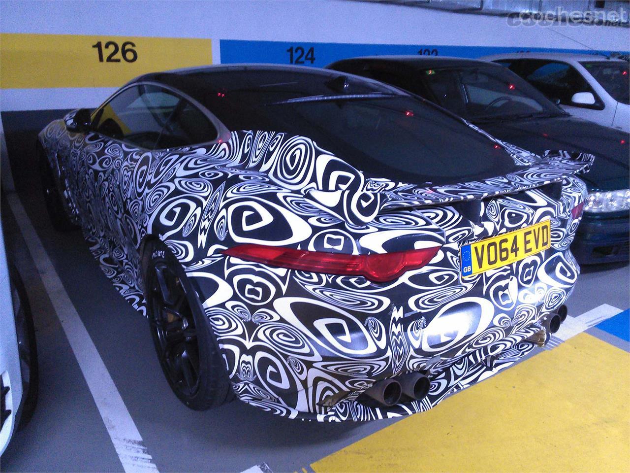 Jaguar F-Type SVR camuflado