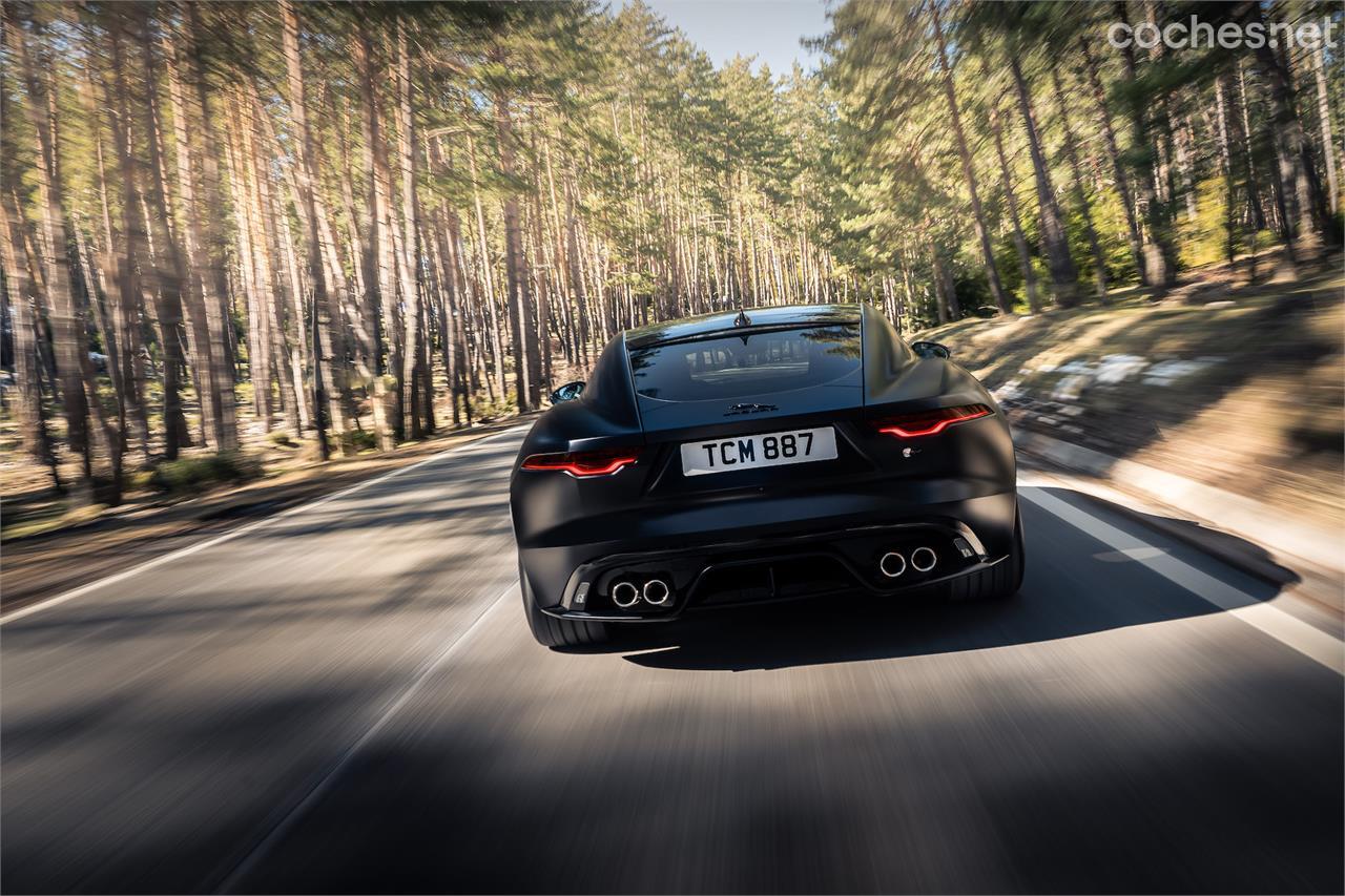 El Jaguar F-Type 75 aniversario coupé es un Gran Turismo capaz de llevarte donde quieras con un buen nivel de confort. 