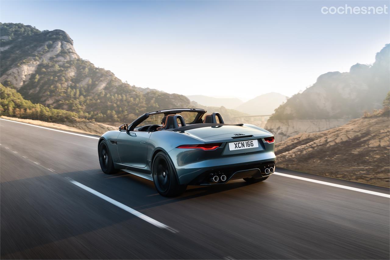 El Jaguar F-Type 75 aniversario Convertible es magnífico para rodar en días despejados y oir el rugir de su motor V8 con 450 CV. 