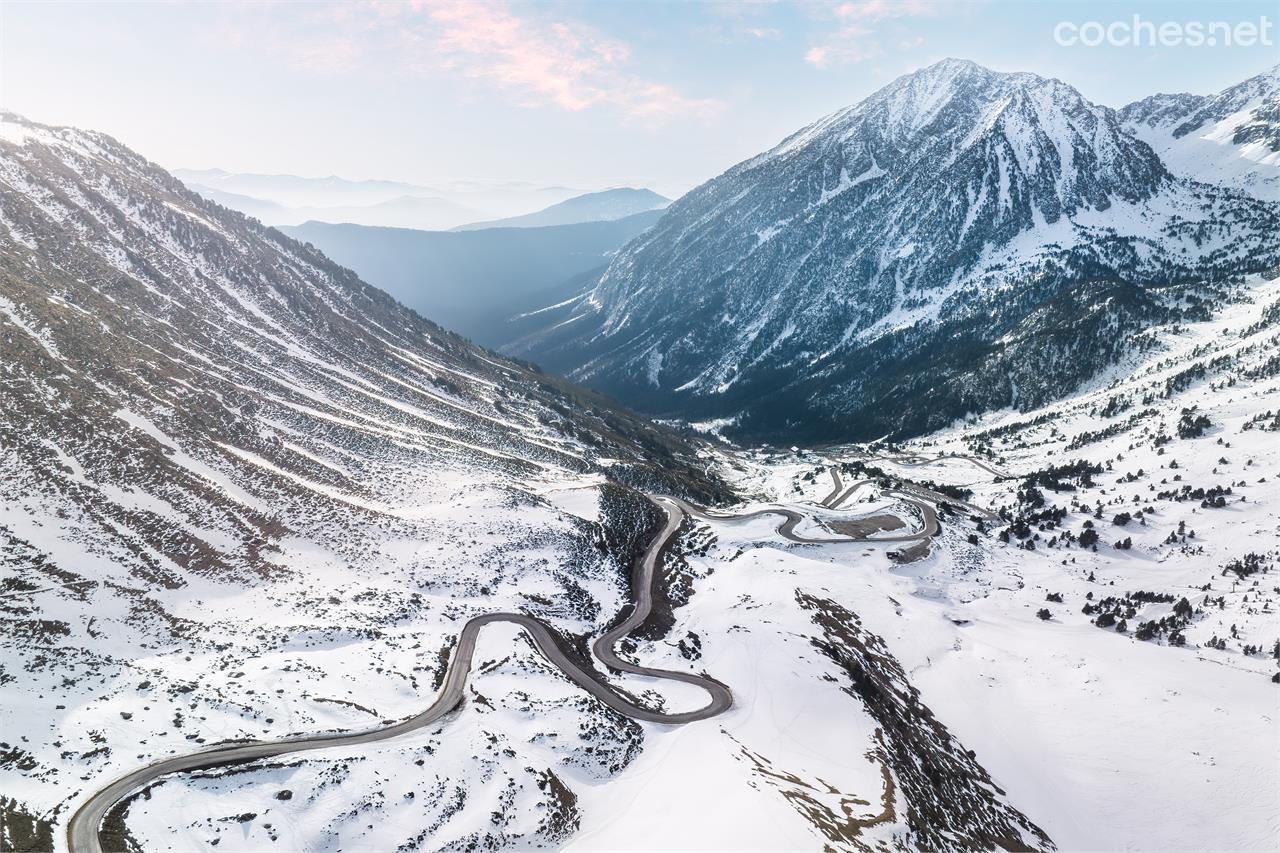 La ruta que hicimos con el Jaguar F-Type 75 aniversario nos llevó a las magníficas carreteras del Pirineo catalán, oscense y navarro. 