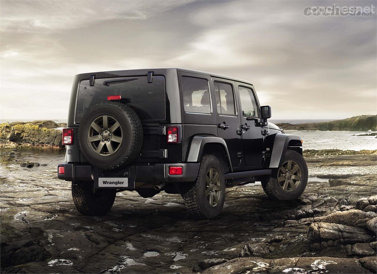 El modelo más icónico de la gama, el Jeep Wrangler 75th Anniversary, monta un motor gasolina V6 de 3,6 litros que entrega 254 CV.