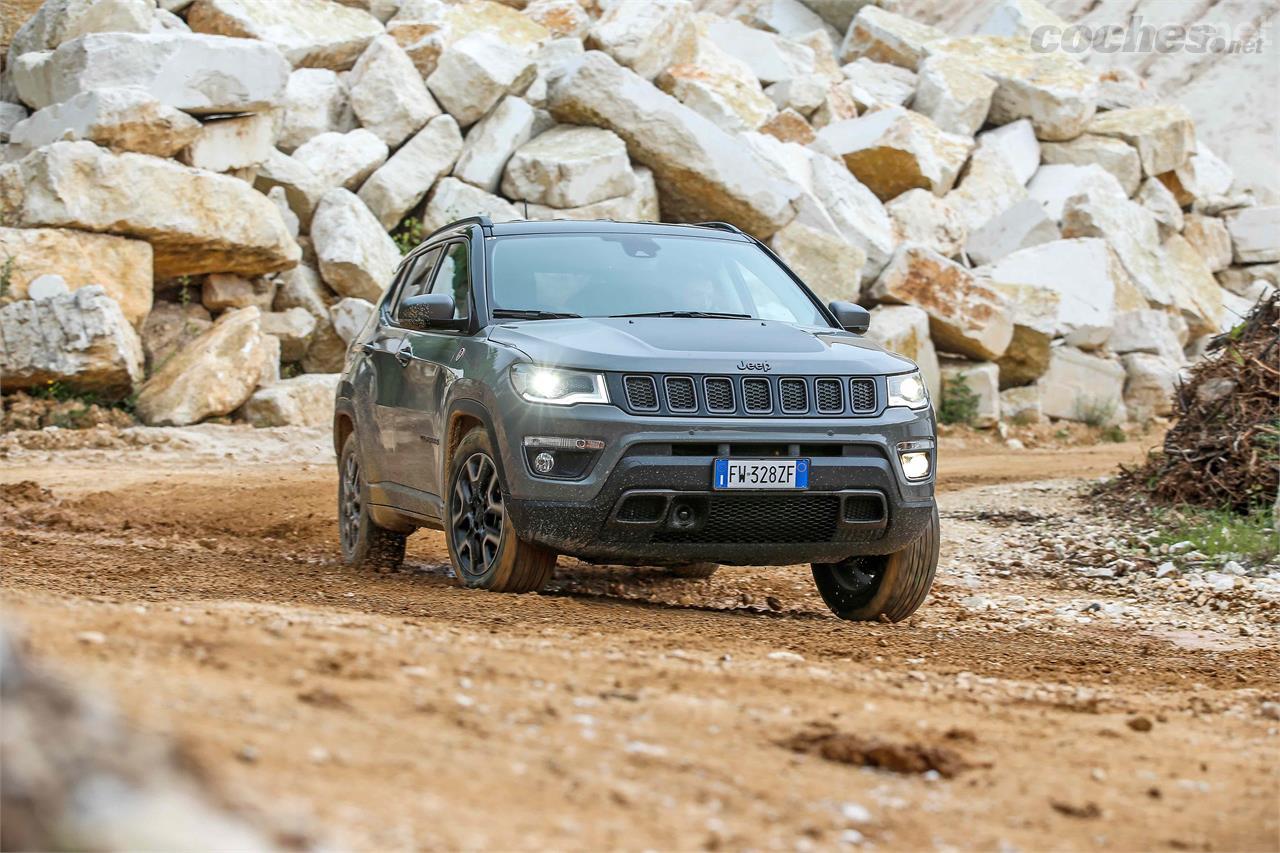 El Jeep Compass en versión Trailhawk también mejora sus aptitudes para el off-road notablemente respecto a las versiones convencionales. 