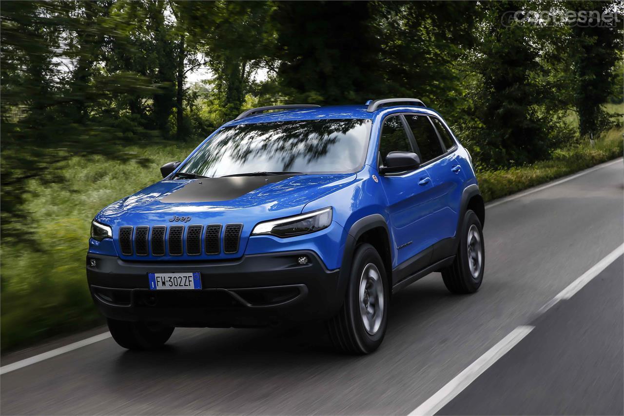 El Jeep Cherokee se presenta como el SUV más equilibrado de la gama Jeep, y con unas buenas aptitudes para el off-road en su versión Trailhawk. 