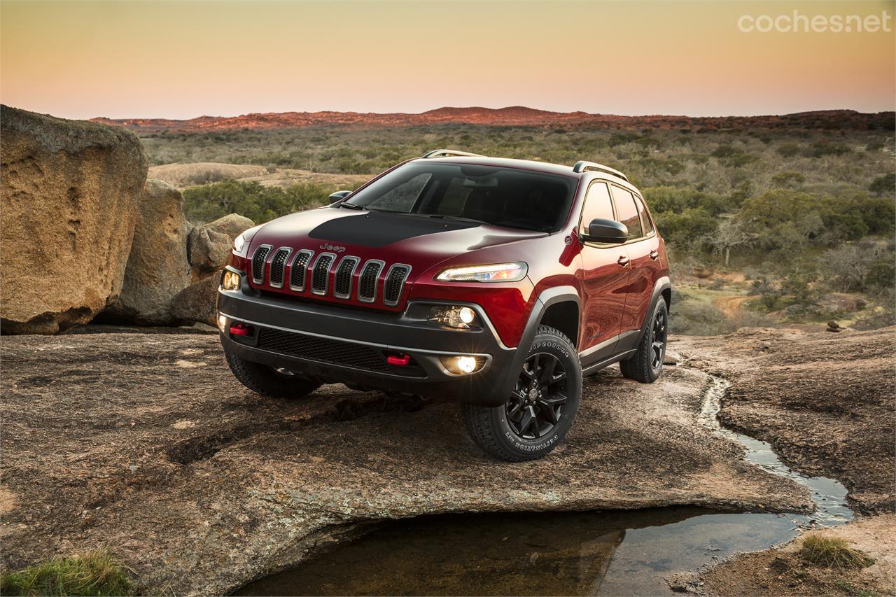 Todos aquellos que quieran usar el Cherokee como todoterreno deberán decidirse por la versión Trailhawk. Desde ya, pedimos a Jeep que la incluya en la gama con motor diésel.