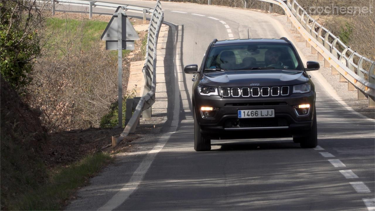 Lo que más llama la atención es lo silencioso que llega a ser. El habitáculo del Jeep Compass 4xe está muy bien aislado.