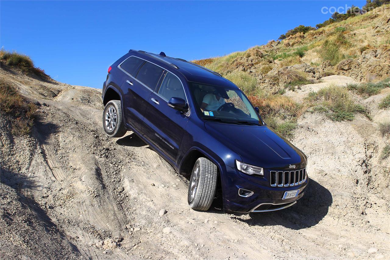 El Grand Cherokee mantiene la caja reductora y un sofisticado sistema de control de tracción.