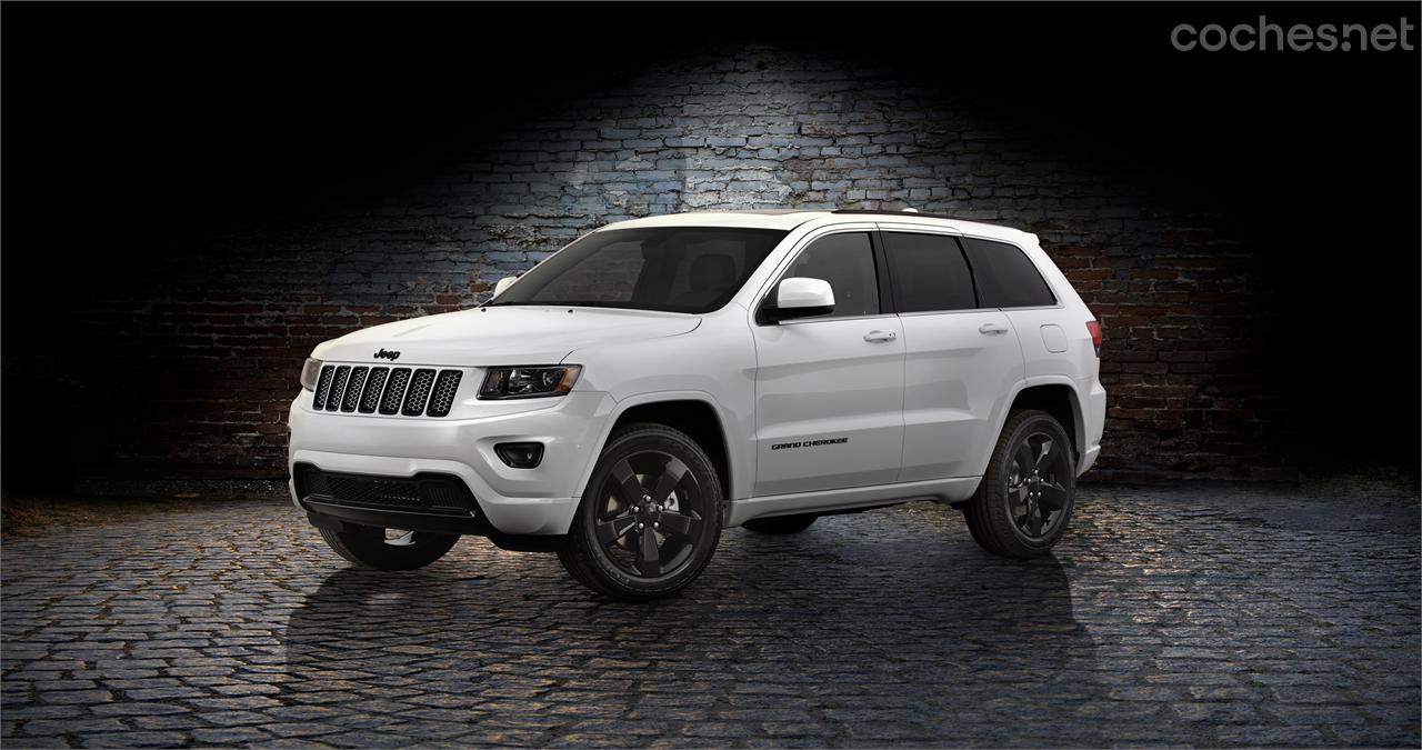 El Grand Cherokee Altitude también recibe elementos decorativos en color negro.