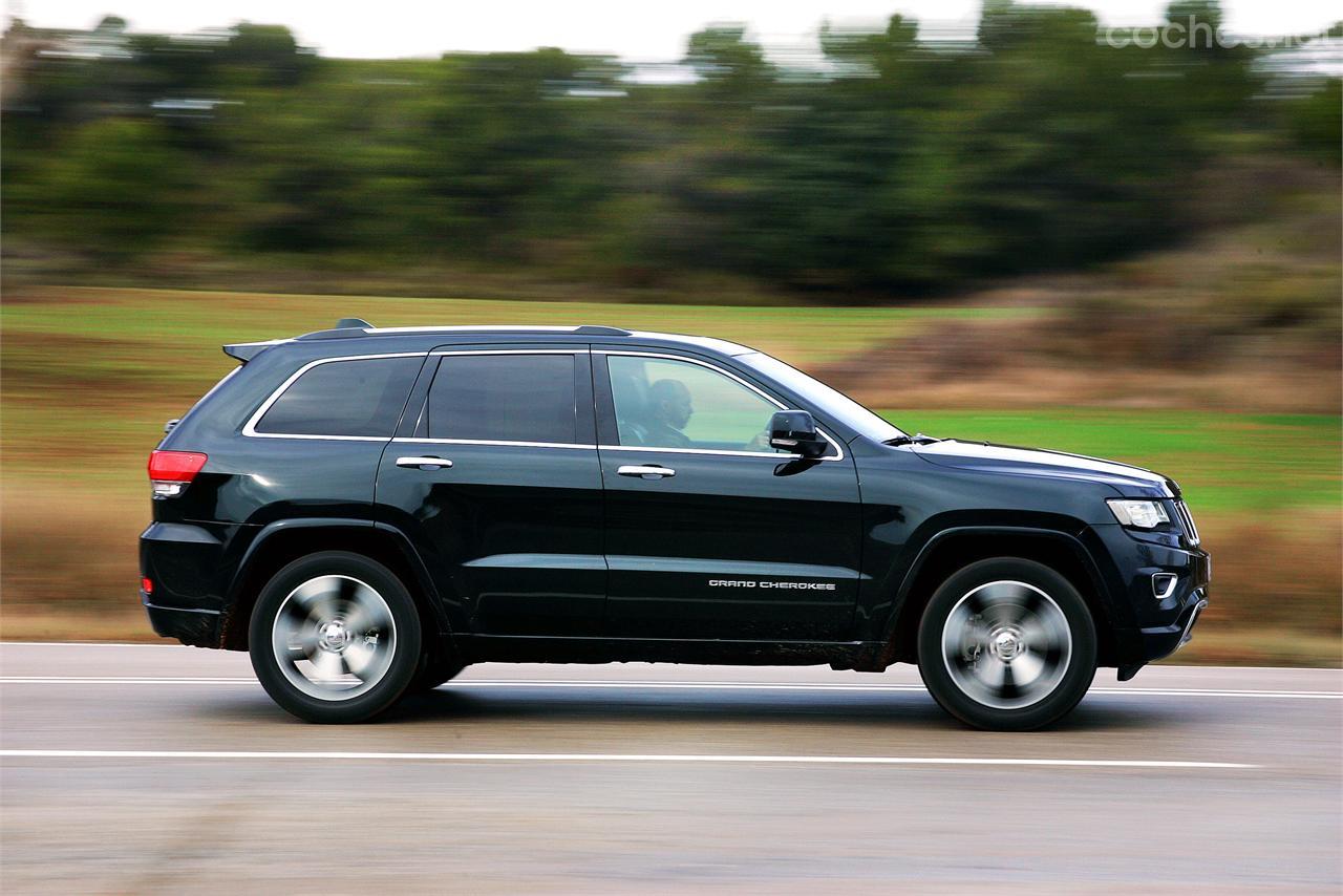 El Jeep Grand Cherokee es un excelente coche para uso en familia, como demuestra su tamaño y configuración 5 puertas. 