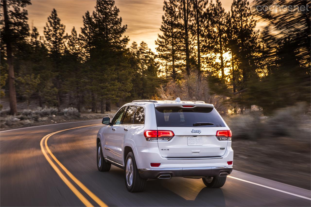 El Grand Cherokee no ha cambiado en exceso en los últimos años, pero la marca estadounidense va puliendo detalles año tras año, mejorando su atractivo. 