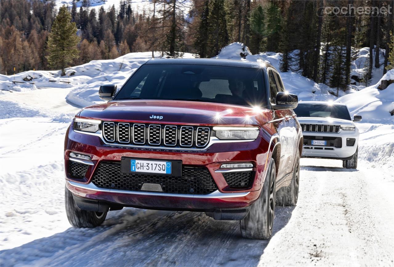 La marca anuncia para el nuevo Jeep Grand Cherokee 4xeas mejores prestaciones off-road posibles, superando las del modelo precedente y manteniendo la reductora opcional.