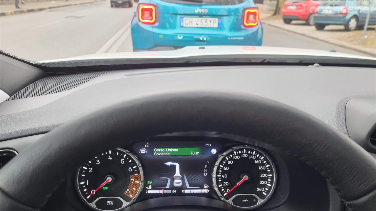 JEEP Renegade - Strolling around Turin in electric mode with the Jeep Renegade e-Hybrid.