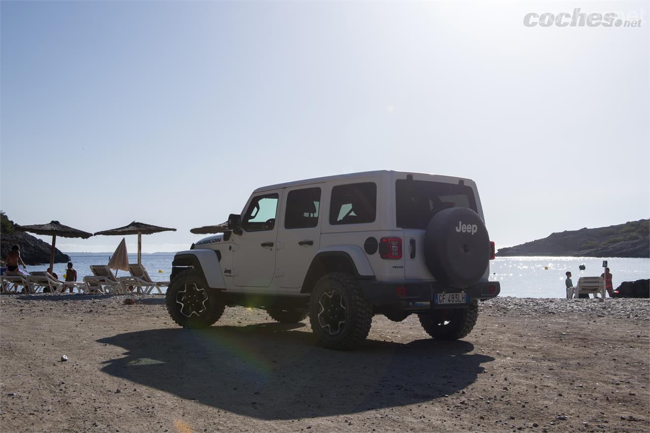 El precio de este Wrangler es elevado, pero saldrá más barato, seguramente, que el futuro Land Rover Defender PHEV.