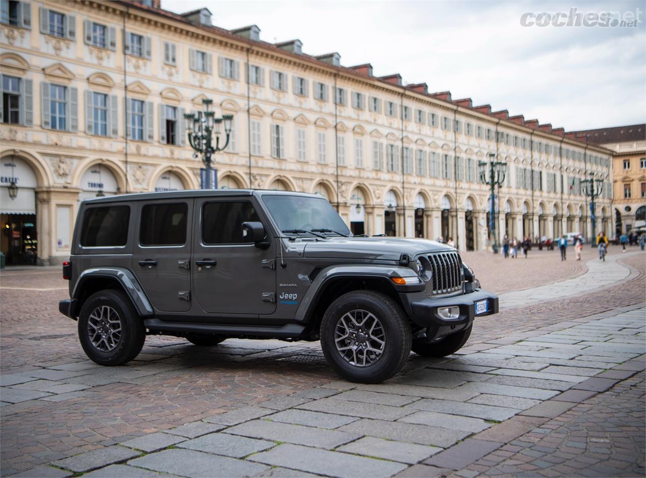 La versión Sahara, en la imagen, es la más económica de la gama del Jeep Wrangler 4xe, pero su precio es elevado.