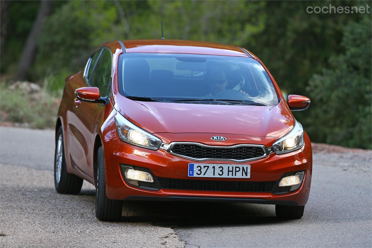 El motor diésel de este Kia se queda un poco corto y no responde con contundencia a bajas vueltas. No obstante, el coche tiene un comportamiento impecable en curva. 