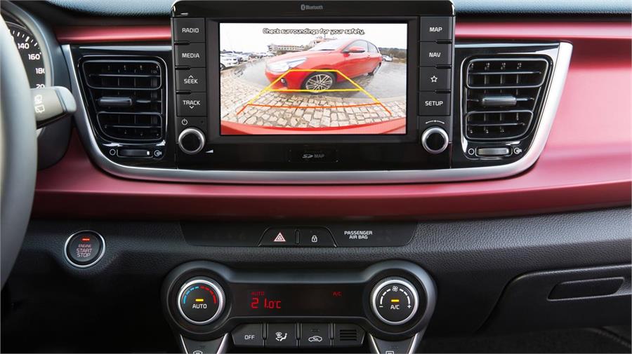 En cuanto a equipamiento, una de las principales novedades es el sistema multimedia con pantalla de 7", navegación, CarPlay, Android Auto y -como podéis ver- cámara trasera.