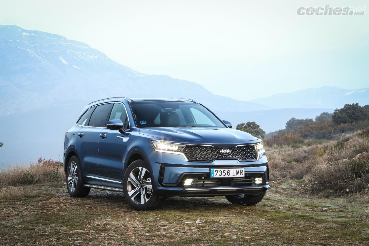 El Kia Sorento PHEV monta un sistema de 265 CV y 350 Nm con cambio automático de 6 velocidades.